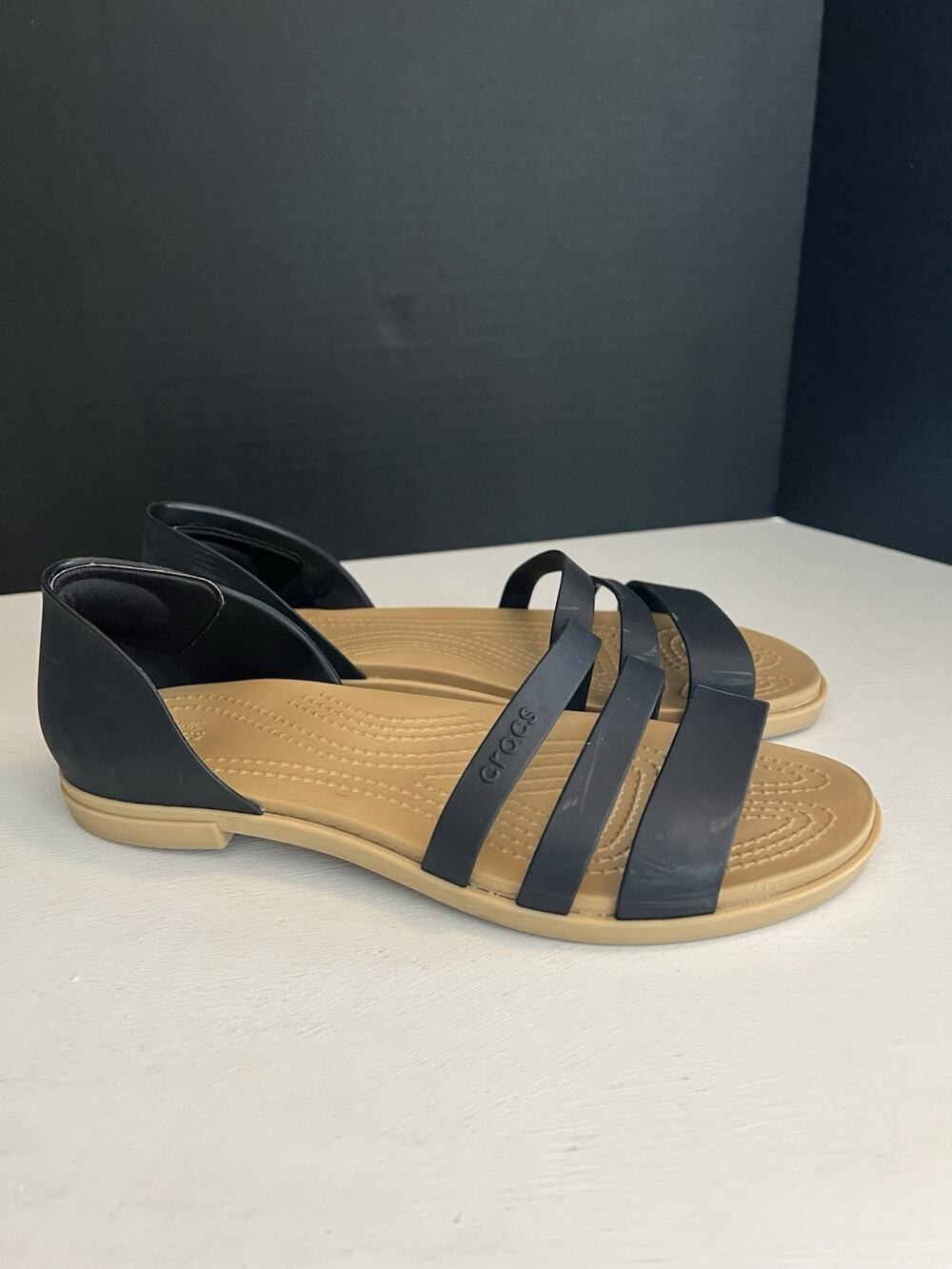 Crocs Tulum Strappy Sandals Womens 8 Flats Black Tan Buckle Beach Vacation